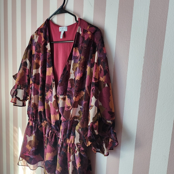 🏷SOFIA Floral V-Neck Blouse with Ruffle Sleeves - Picture 2 of 7